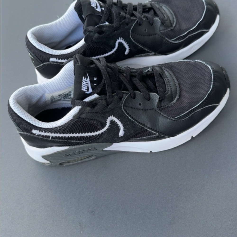 Nike Air Black and White Athletic Shoes (USED)